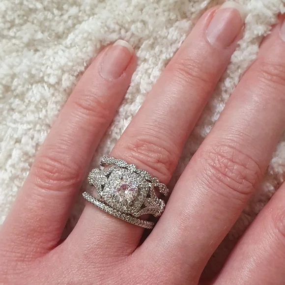 Chic Designer Silver Jewelry Set - Picture 9 of 9